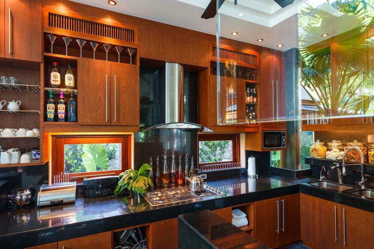 Villa On The Rocks, 4 Bedrooms, Phuket Praia de Surin Exterior foto